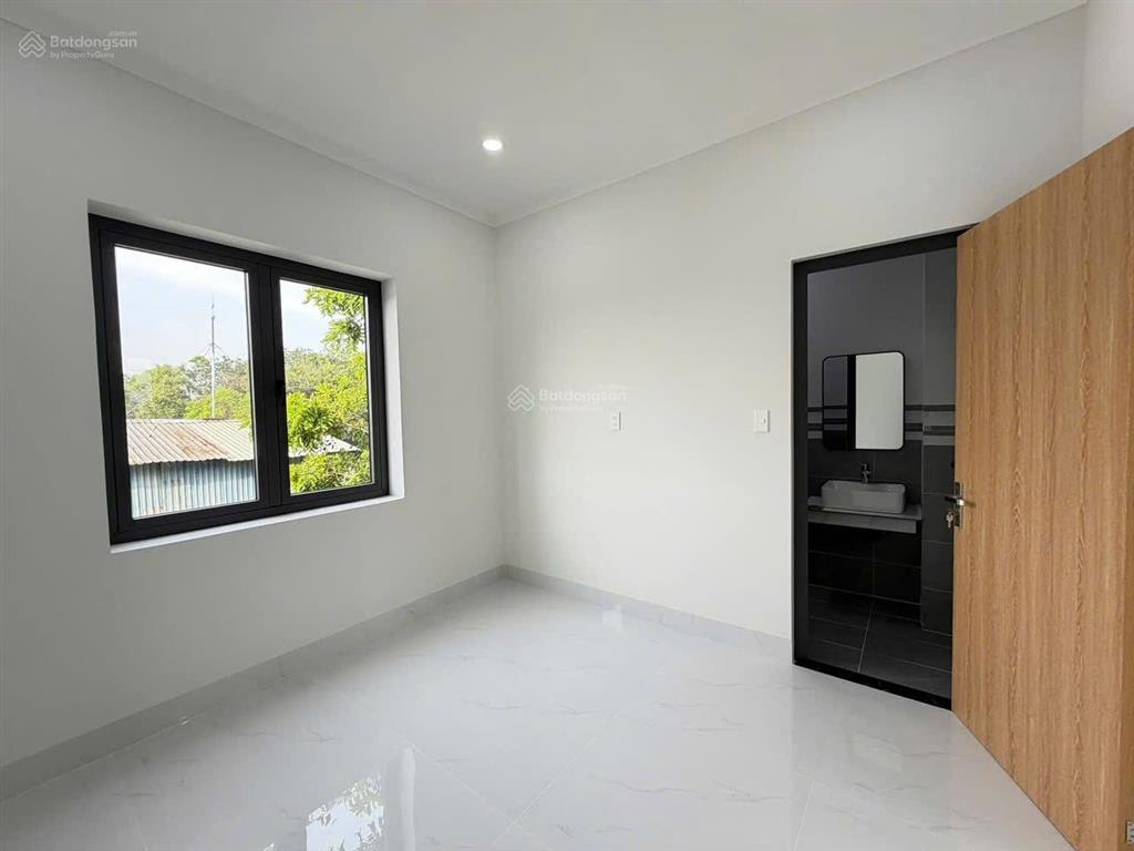 Cho thuê nhà mới 100% 1 trệt 2 lầu đường đx 043 phú mỹ  đối diện kdc hiệp thành 3  thủ dầu một 