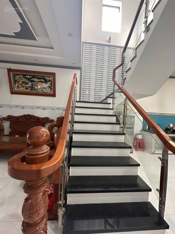 Cho thuê nhà nhà mặt tiền hồ văn cống, tương bình hiệp tdm.bình dương diện tích  5 x 30, tk nhà