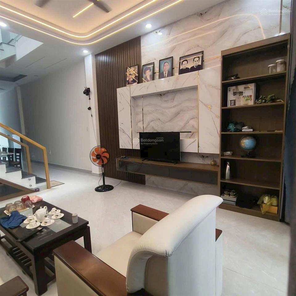 Cho thuê nhà mặt tiền hiệp an, thủ dầu một
gần chợ bưng cầu
1 trệt 1 lầu 400m2, sạch