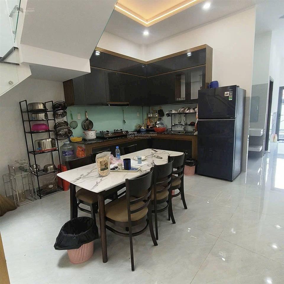 Cho thuê nhà mặt tiền hiệp an, thủ dầu một
gần chợ bưng cầu
1 trệt 1 lầu 400m2, sạch
