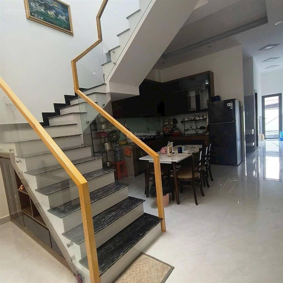 Cho thuê nhà mặt tiền hiệp an, thủ dầu một
gần chợ bưng cầu
1 trệt 1 lầu 400m2, sạch