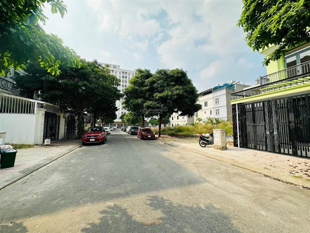 Bán nhà mới 100%  kdc phúc đạt  diện tích đất 5x20m  100m2  diện tích sàn xây dựng 328 m2