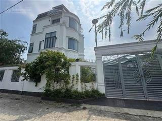 Cho thuê nhà p phú cường  thủ dầu một  sát chợ thủ dầu một  ngã 6  trệt 2 lầu sân ô tô , 3 phò