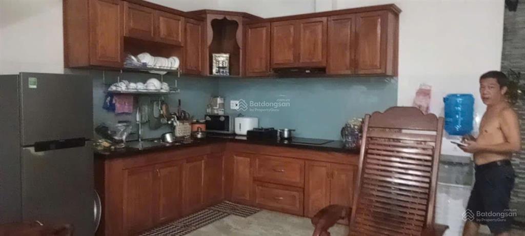 Cho thuê nhà định hoà thủ dầu một
gần vòng xoay định hòa, giá 12 triệu/tháng
1 trệt 2 lầu, diện tí