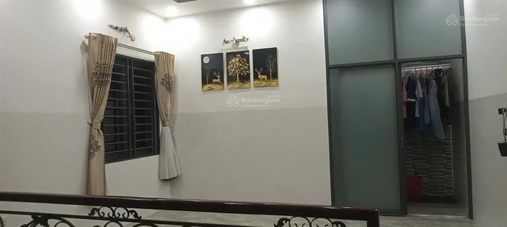 Cho thuê nhà định hoà thủ dầu một
gần vòng xoay định hòa, giá 12 triệu/tháng
1 trệt 2 lầu, diện tí