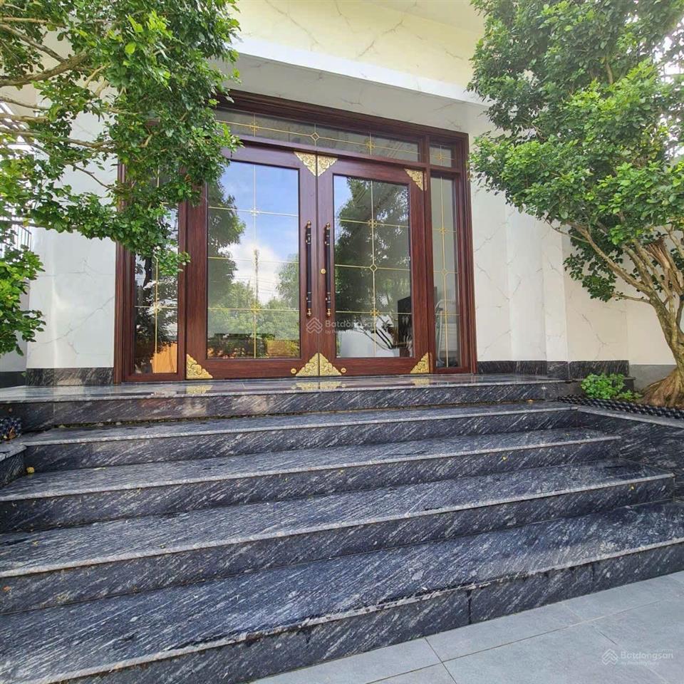 Cho thuê nhà chánh mỹ  gần phố đi bộ bạch đằng  thủ dầu một dt  320m2 sân 2 ô tô , 3p ngủ ,
