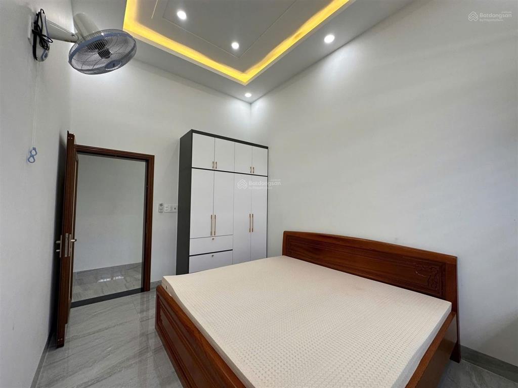 Cho thuê nhà chánh mỹ  gần phố đi bộ bạch đằng  thủ dầu một dt  320m2 sân 2 ô tô , 3p ngủ ,
