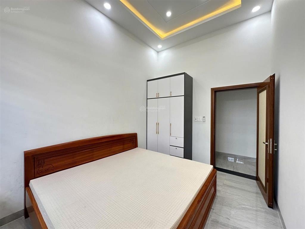 Cho thuê nhà chánh mỹ  gần phố đi bộ bạch đằng  thủ dầu một dt  320m2 sân 2 ô tô , 3p ngủ ,