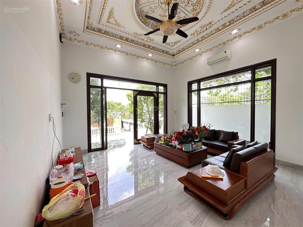 Cho thuê nhà chánh mỹ  gần phố đi bộ bạch đằng  thủ dầu một dt  320m2 sân 2 ô tô , 3p ngủ ,