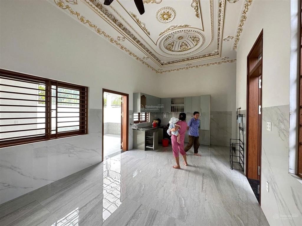 Cho thuê nhà chánh mỹ  gần phố đi bộ bạch đằng  thủ dầu một dt  320m2 sân 2 ô tô , 3p ngủ ,