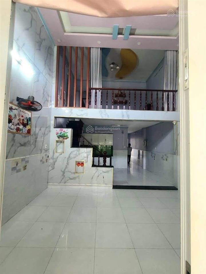 Cho thuê nhà tại dx43  phú mỹ diện tích 5*30m có gác lửng, có 3 phòng ngủ, có bếp, sân oto