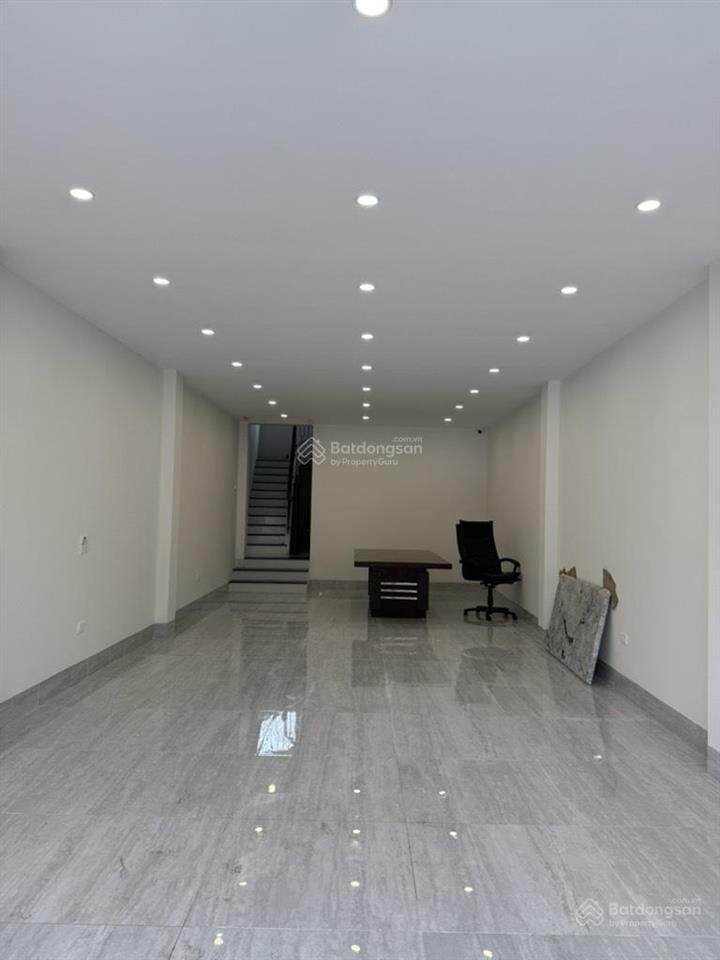 Tầm này không mua mặt phố nguyễn văn cừ thì đợi đến bao giờ? chủ vừa hạ 2 tỷ, chỉ còn 29 tỷ