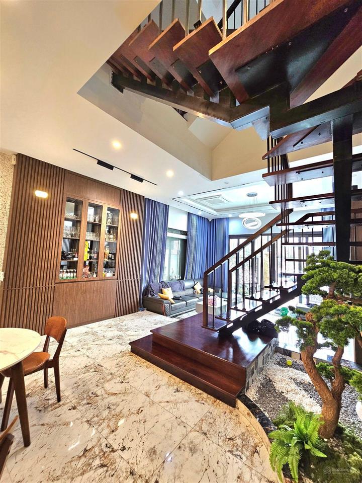 37 tỷ sở hữu mặt phố thạch bàn view hồ vị trí công viên, hàng hiếm khó tìm!