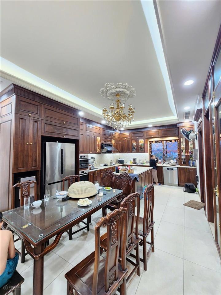 Dừng lướt 3 giây! 42 tỷ khó tìm được căn view hồ mặt tiền rộng vị trí đẹp như thế này ở hồng tiến