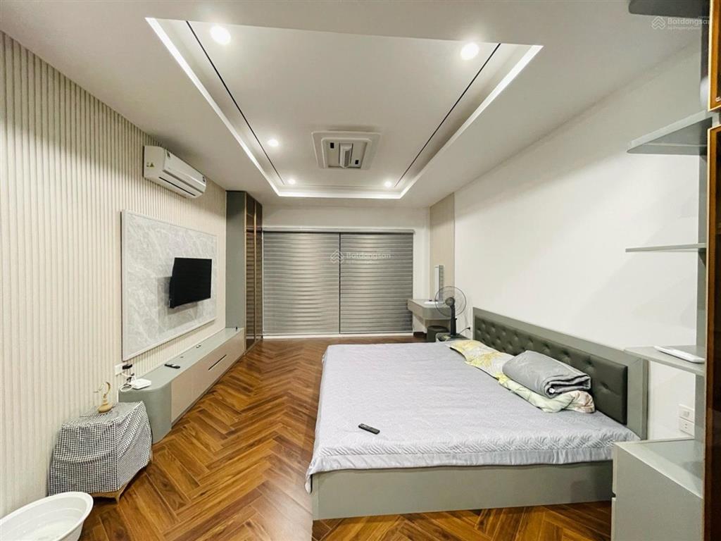 Bán nhà phố trạm long biên 20 tỷ 68m x 7 tầng thang máy full nội thất gần aeon mall