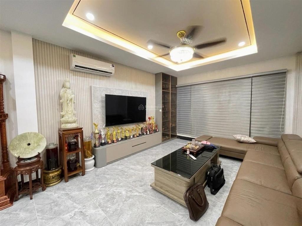 Bán nhà phố trạm long biên 20 tỷ 68m x 7 tầng thang máy full nội thất gần aeon mall
