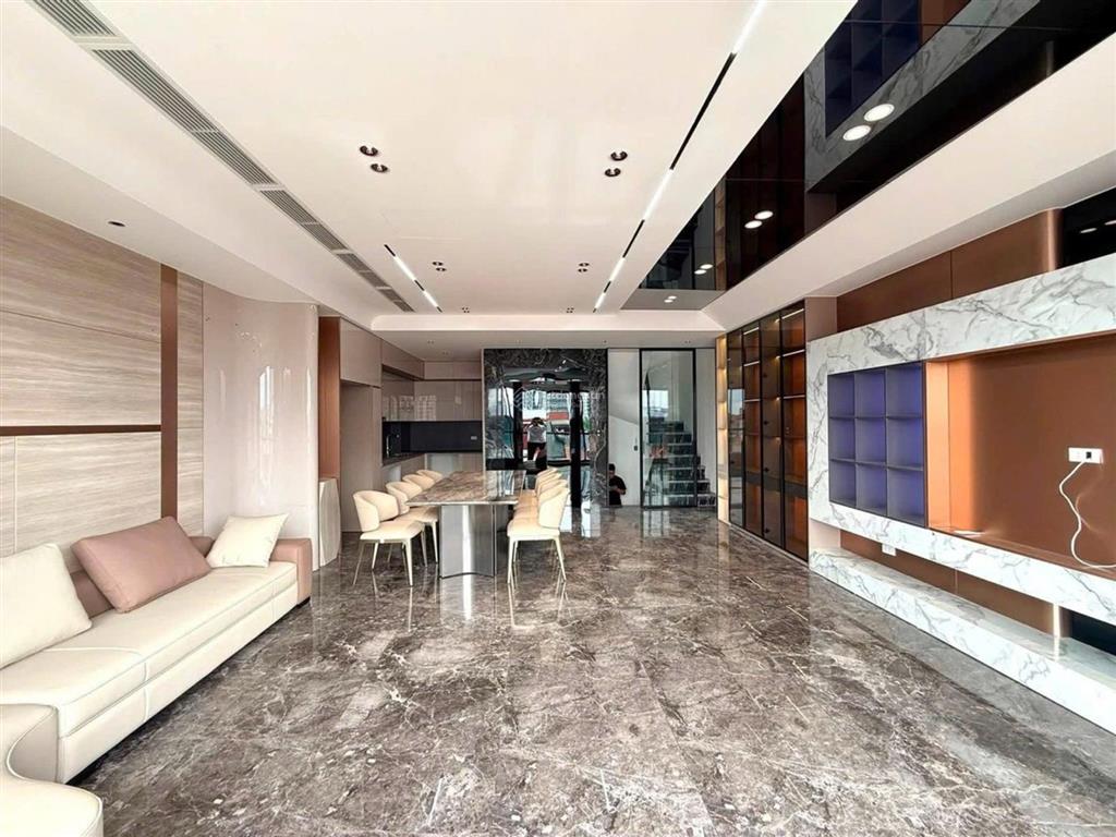 Phân lô mặt phố ngọc thụy. 110m vỉa hè ô tô tránh vừa ở vừa kinh doanh 3 phút sang hoàn kiếm