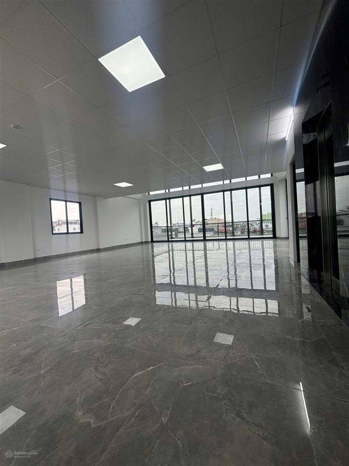 Chủ doanh nghiệp đang tìm một tài sản 2 trong 1? 150m mặt phố hồng tiến, 11 tầng + hầm, 65 tỷ