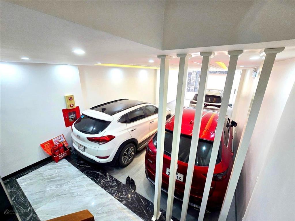 Hơn 12 tỷ nhà long biên gara 2 ô tô, thang máy full nội thất, về ở ngay