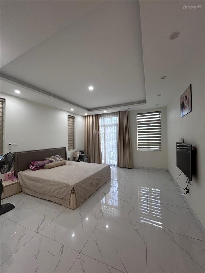 Tầm này không mua định khi nào mới mua? 11 tỷ có ngay nhà phố trạm aeon long biên