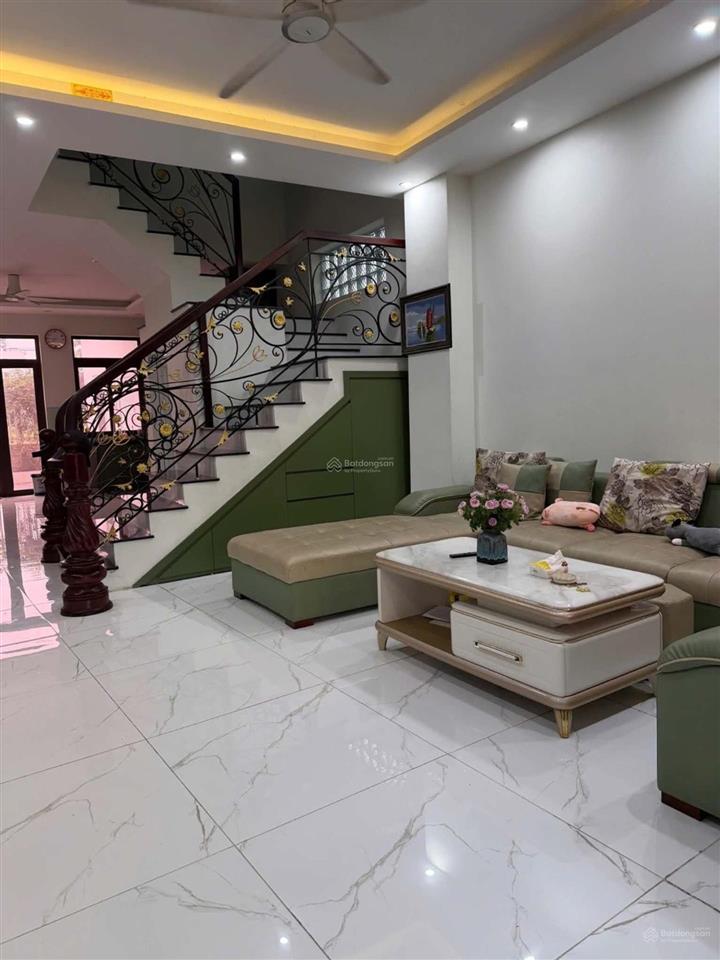 Tầm này không mua định khi nào mới mua? 11 tỷ có ngay nhà phố trạm aeon long biên