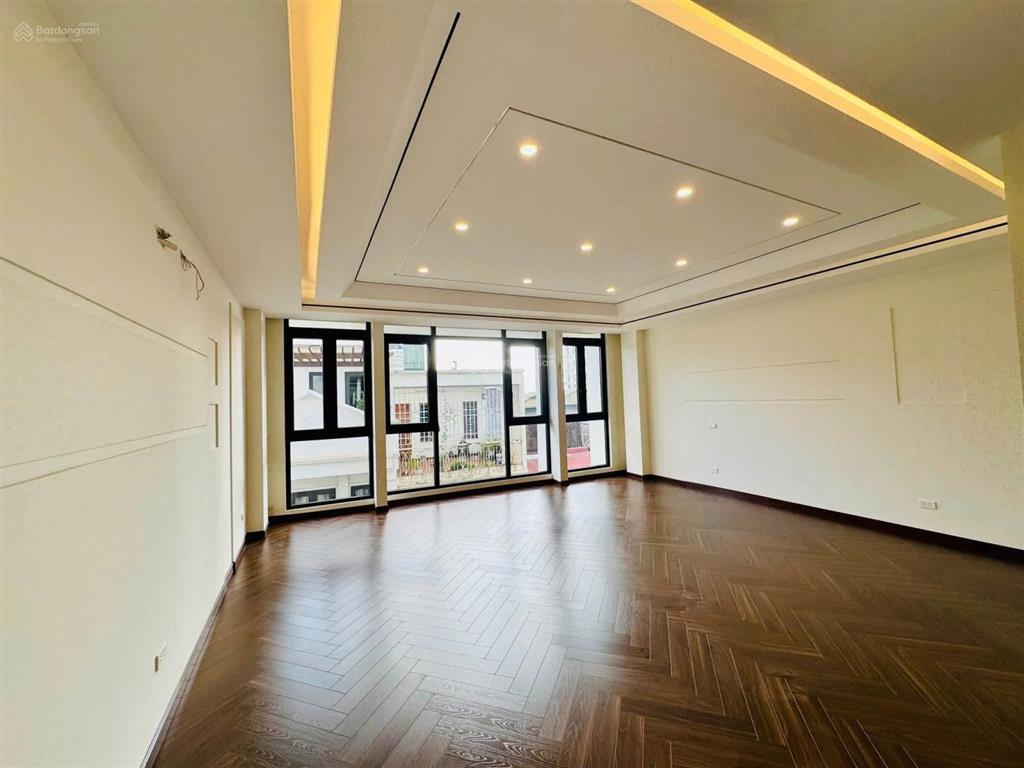 35 tỷ săn nhà vip hồng tiến, lõi long biên! vị trí đẹp khu phân lô, gần cầu trần hưng đạo.