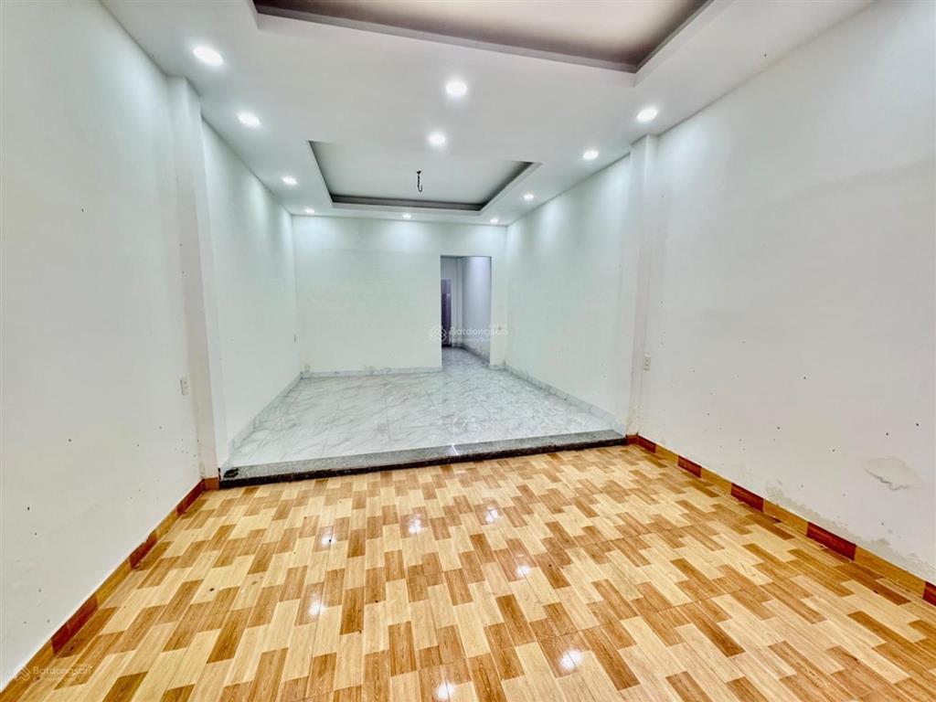 Xe hơi đỗ cửa  gần kênh tham lương  có phòng ngủ ở tầng trệt  81 m2 chỉ 6.99 tỷ