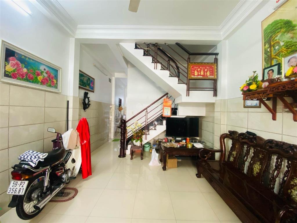 81m2 chỉ 7 tỷ, 3 tầng  gần hẻm xe hơi, sổ vuông a4, có phòng ngủ trệt, pháp lý chuẩn