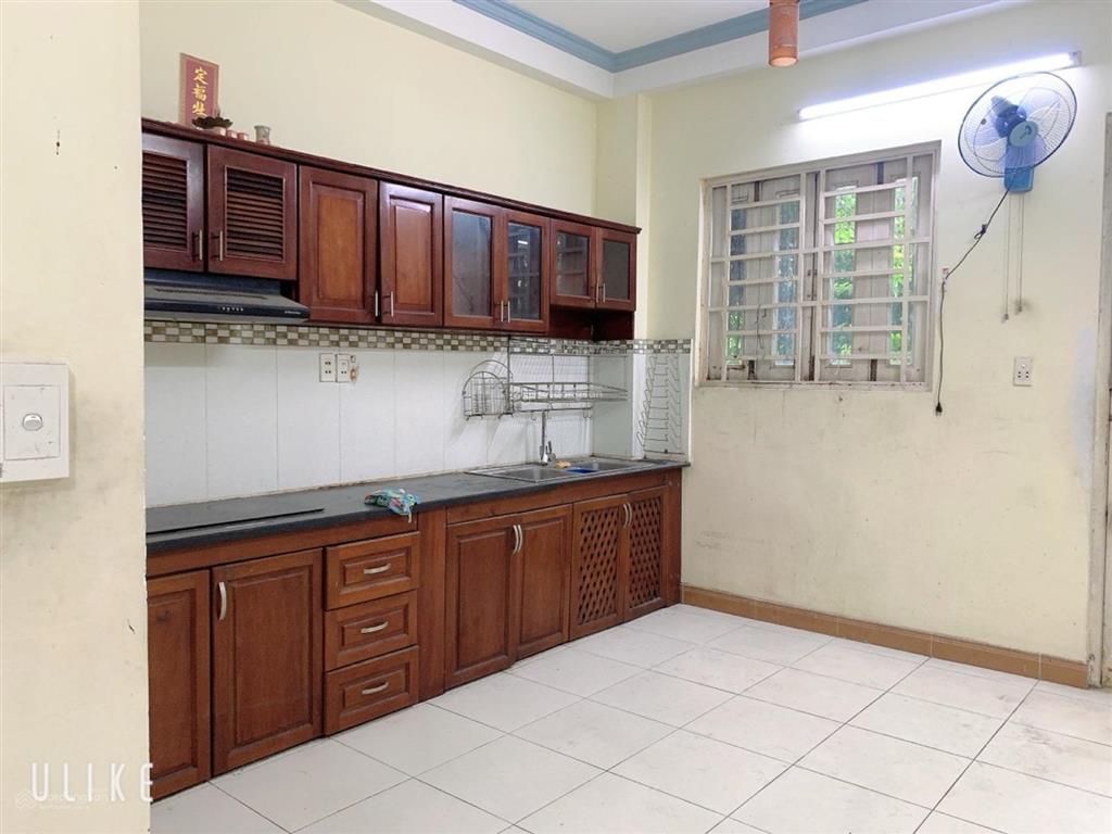 Nhà đẹp, kết cấu kiên cố sát lotte, cityland, công năng đầy đủ giá chào 5,6 tỷ thương lượng.