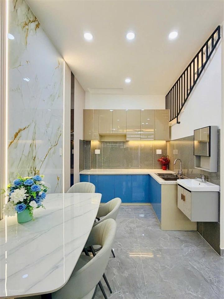 45m2  3 tầng xây mới, 3 pn, 3 wc  tặng full nội thất xịn  sát siêu thị emart  5.x tỷ tl