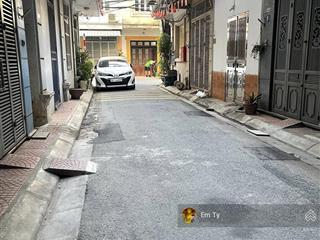 Chính chủ bán nhà kiến hưngdân xâytặng full nội thấtcông viên 100hangõ thôngdt 40m2giá 7 tỷ1