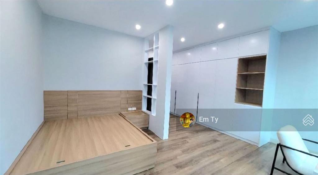 Bán nhà hà đôngchính chủ5m ra mặt phốhàng xóm cán bộ tri thứcngõ rộng thoángdt 30m2giá 6tỷ55