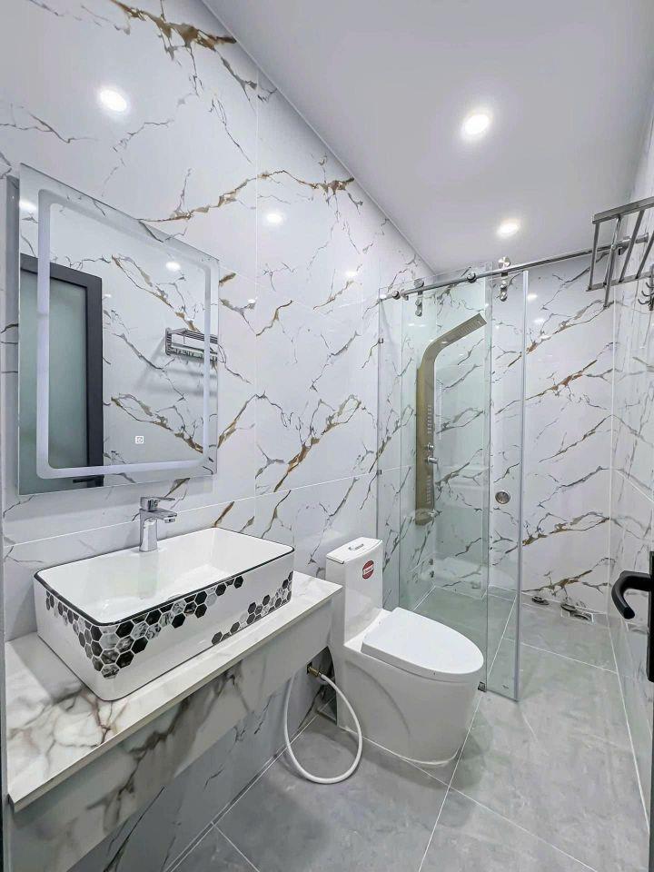 CHÍNH CHỦ CẦN BÁN NHÀ VỊ TRÍ CỰC ĐẸP 1 TRỆT 2 LẦU NGAY TRUNG TÂM