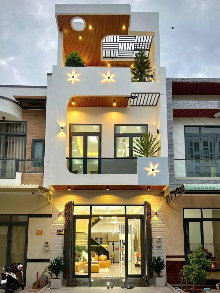 CHÍNH CHỦ CẦN BÁN NHÀ VỊ TRÍ CỰC ĐẸP 1 TRỆT 2 LẦU NGAY TRUNG TÂM BÌNH DƯƠNG