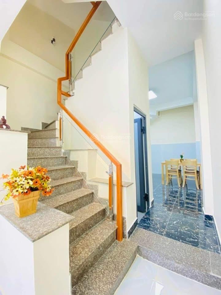 Bán nhà an phú đông, q.12 diện tích 60m2 giá 5tỷ 200triệu đang cho thuê 23tr/tháng, sổ hồng riêng