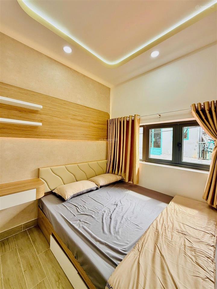 Bán nhà hẻm xe hơi võ văn tần, q. 3, giá 4tỷ2 diện tích 70m2, đang cho thuê 26tr/th, sổ hồng riêng