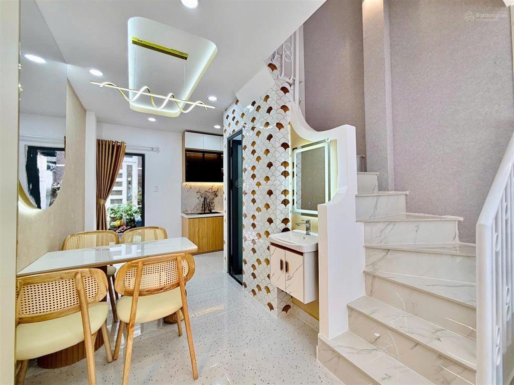 Bán nhà hẻm xe hơi võ văn tần, q. 3, giá 4tỷ2 diện tích 70m2, đang cho thuê 26tr/th, sổ hồng riêng