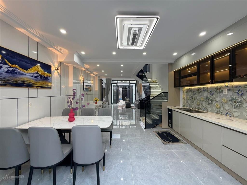 Cô hà đi mỹ bán nhà phạm ngọc thạch, p.đa kao q1, 95.76m2 giá 4tỷ3 đang cho thuê 34tr/th sổ riêng
