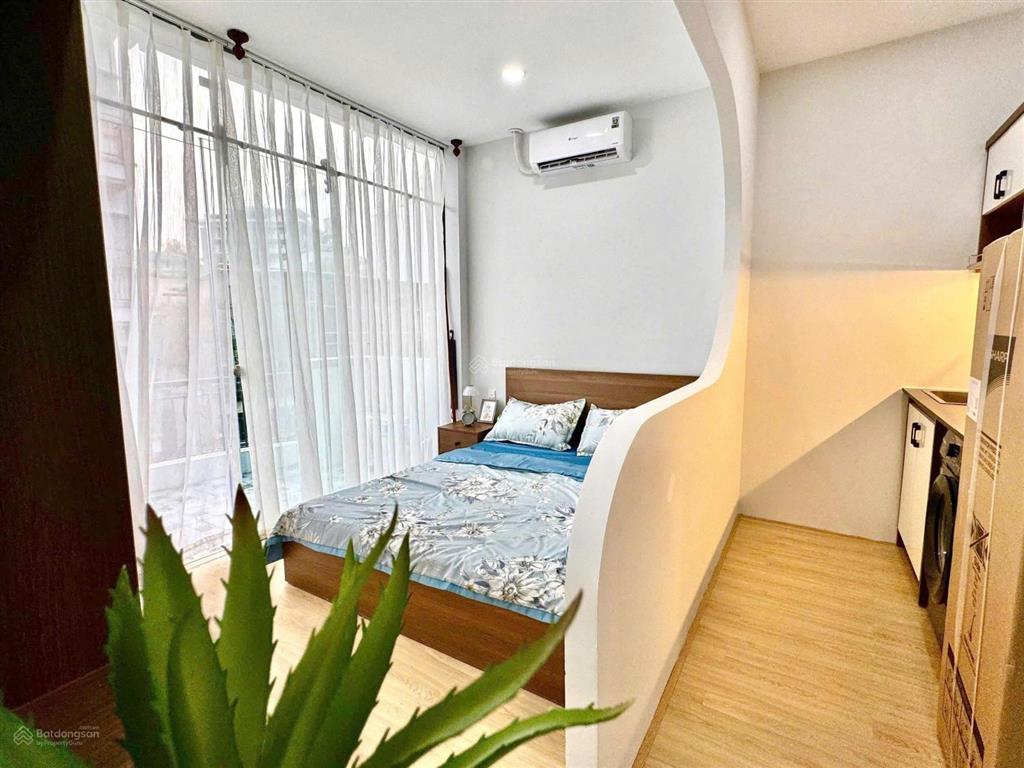 Căn hộ 1 phòng ngủ, 40m, tách bếp, máy giặt riêng, ban công lớn, thang máy, full nội thất