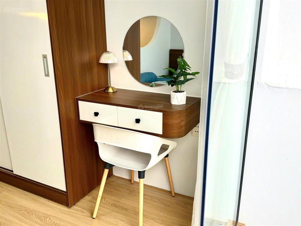 Căn hộ 1 phòng ngủ, 40m, tách bếp, máy giặt riêng, ban công lớn, thang máy, full nội thất