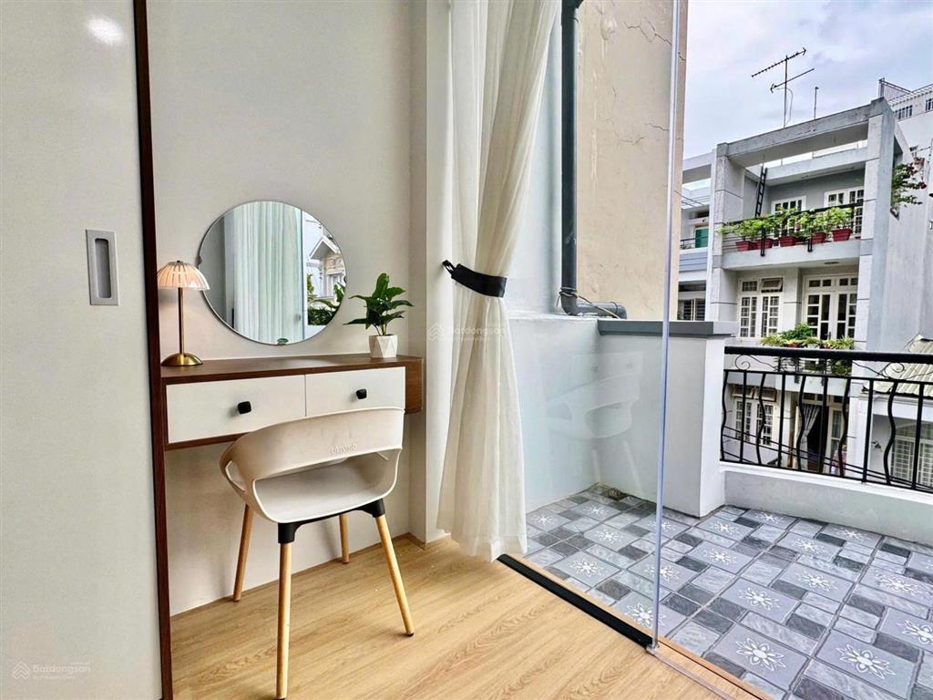 Căn hộ 1 phòng ngủ, 40m, tách bếp, máy giặt riêng, ban công lớn, thang máy, full nội thất