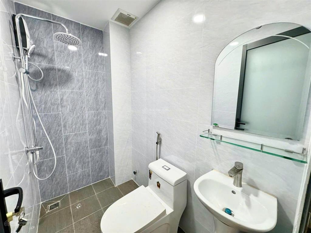Căn hộ 1 phòng ngủ, 40m, tách bếp, máy giặt riêng, ban công lớn, thang máy, full nội thất