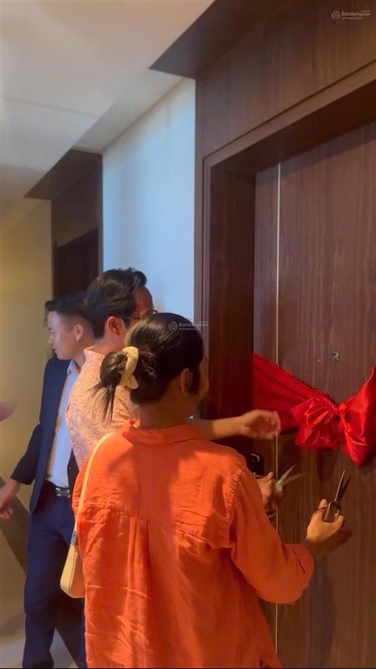 Chủ nhà cần bán gấp căn soleil wyndham studio giá full chỉ chưa tới 2t9( 100%), 1 căn duy nhất.