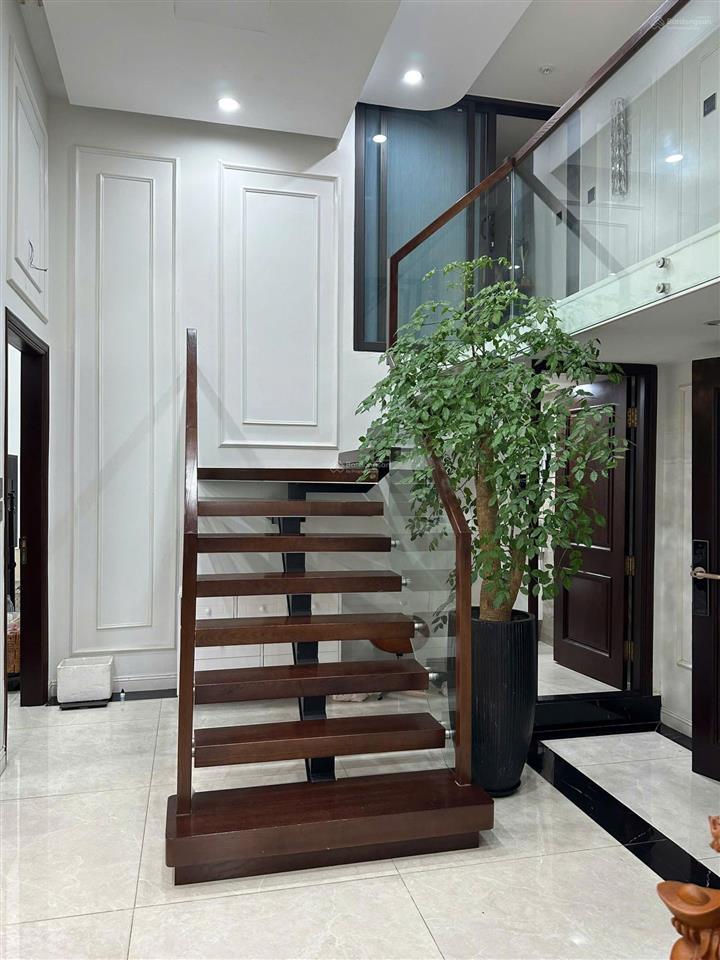 Chủ gửi bán căn 3 ngủ trung yên plaza 128m nt full giá 12.5 tỷ chuẩn giá có tl
