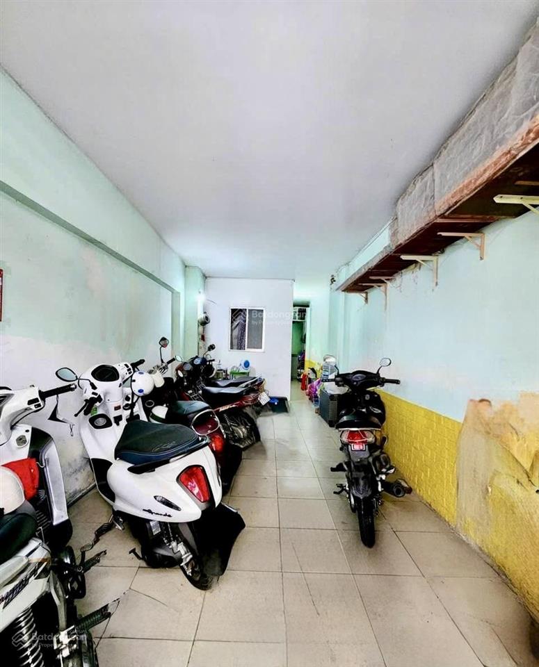 Quận 10  hẻm xe hơi tránh vị trí trung tâm  47m 6pn giá 9,5 tỷ.