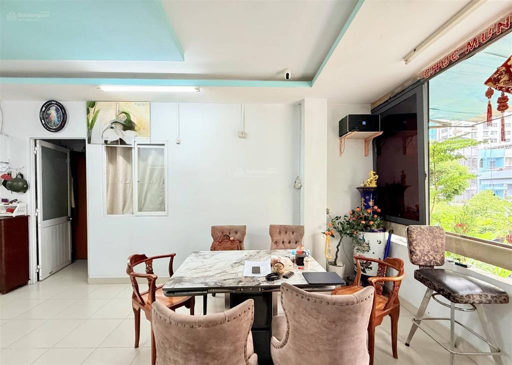 Quận 5chung cư hùng vương thang bộ lô góc  74m3pn shr giá chỉ 3,9tỷ.