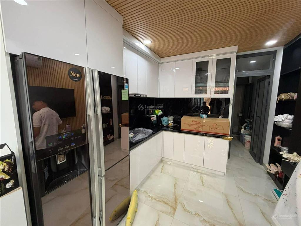 Cmt8  hẻm thẳng trục  không tod  nhà 5 tầng  thang máy full nội thất giá 9 tỷ.