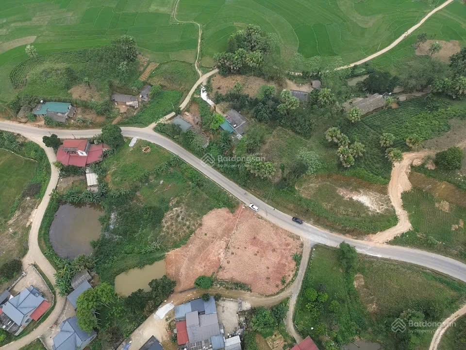 Chưa đầy tỷ đâu ạ quý anh chị có 888.2m có 400 thổ cư bám mặt đường nhựa lên đến 28m
