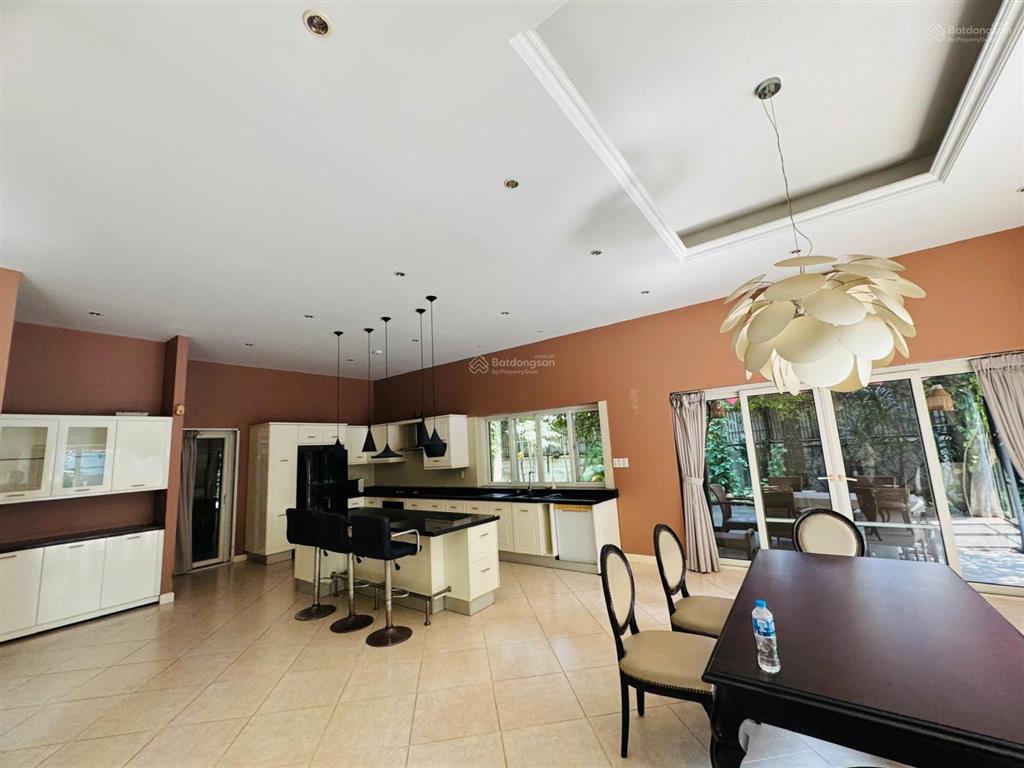 Bán biệt thự 651m2 tại nguyễn văn hưởng, p thảo điền, q2, tp.hcm, giá siêu hời 110 tỷ vnd