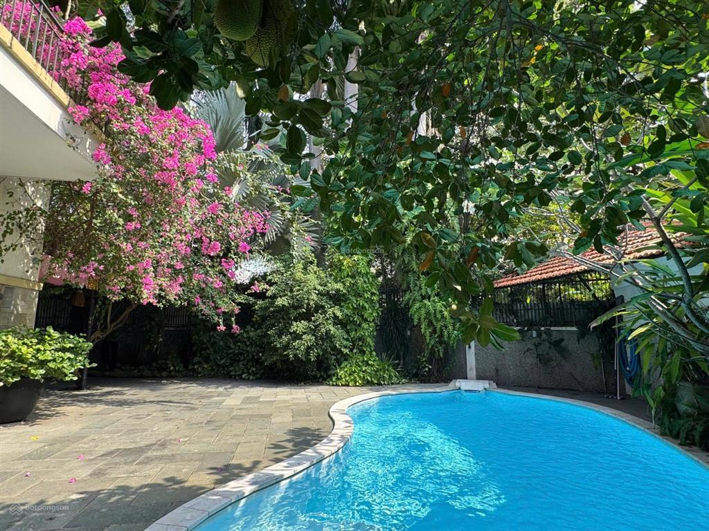 Bán biệt thự 651m2 tại nguyễn văn hưởng, p thảo điền, q2, tp.hcm, giá siêu hời 110 tỷ vnd